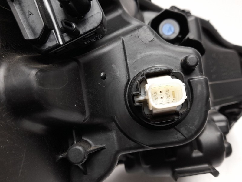 Recambio de faro izquierdo para lexus lbx referencia OEM IAM  8110652Q30 