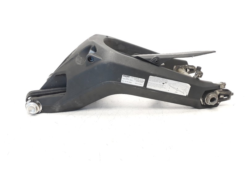 Recambio de puente trasero para ducati scrambler referencia OEM IAM 37031941A  