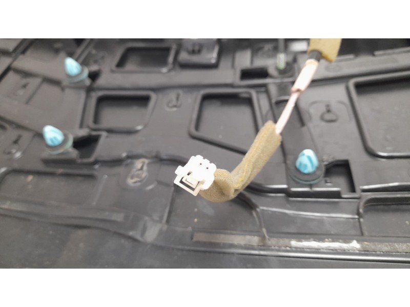 Recambio de aleron trasero para mazda 3 sedán (bp) referencia OEM IAM BCKD51961  