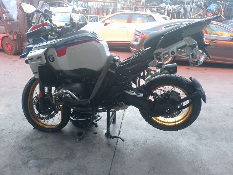 bmw r 1300 gs adventure del año 2026