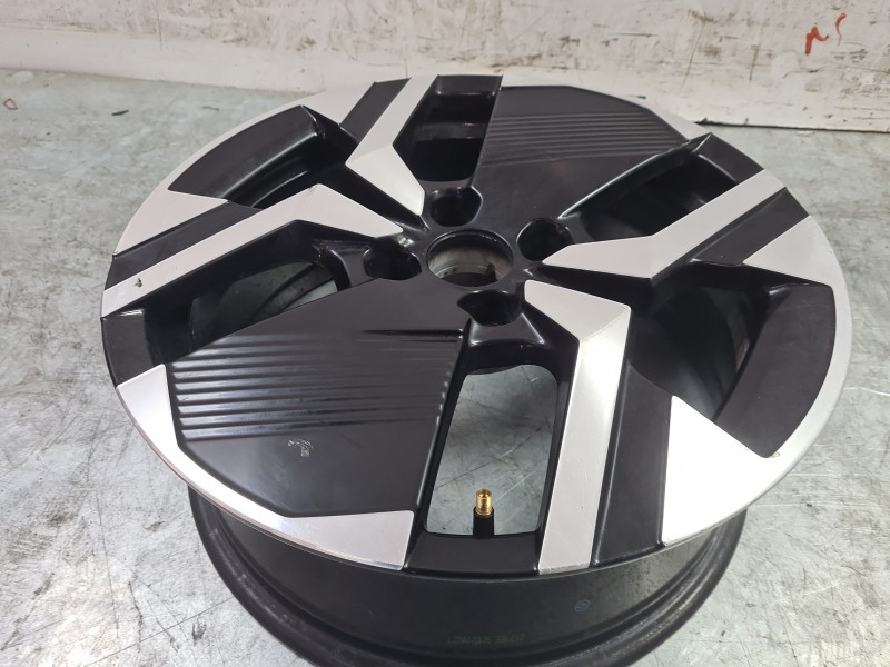 Recambio de llanta para peugeot 2008 allure hybrid 136 edcs6 referencia OEM IAM  98492690XK 