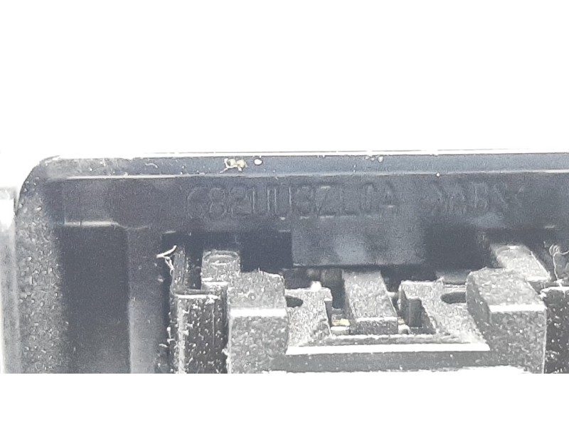 Recambio de warning para nissan pulsar (c13) acenta referencia OEM IAM 682UU3ZL0A  