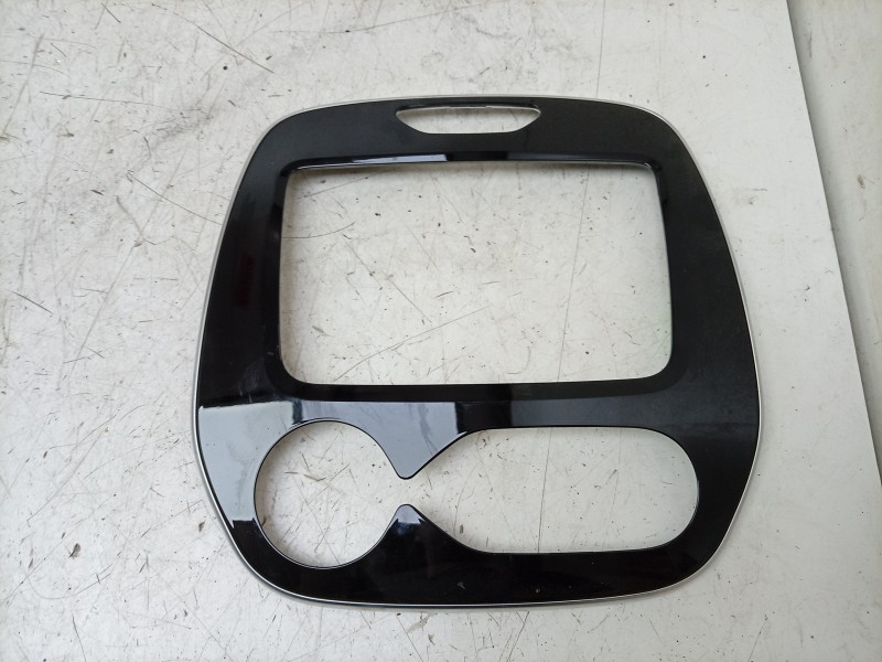 Recambio de moldura para renault captur i (j5_, h5_) 0.9 tce 90 referencia OEM IAM  682703348R 