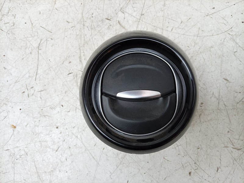 Recambio de aireador derecho para renault captur i (j5_, h5_) 0.9 tce 90 referencia OEM IAM  687608143R 