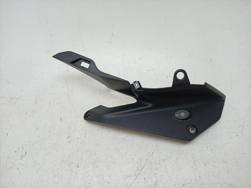Recambio de moldura para ktm 890 smt referencia OEM IAM  A61008003000 