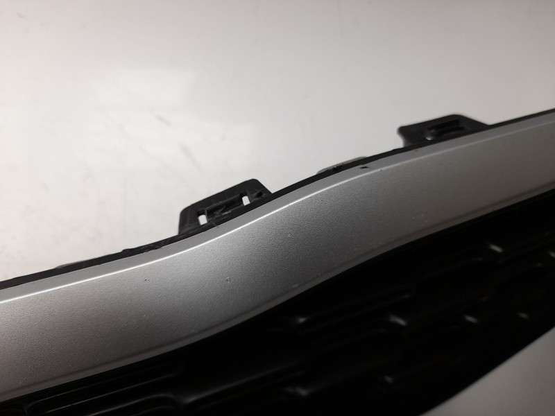 Recambio de rejilla delantera para kia stonic (yb) 1.0 t-gdi referencia OEM IAM  86350H8400 