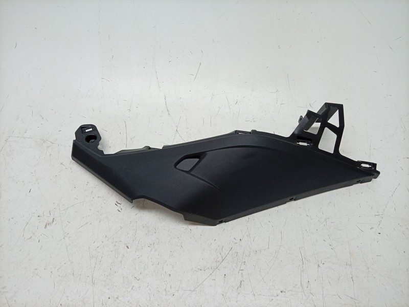 Recambio de moldura para honda nt1100 referencia OEM IAM  83721MLFE80 