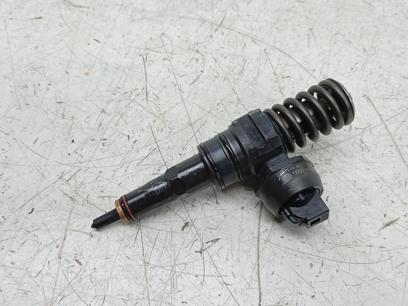 Recambio de inyector para audi a3 (8p1) 1.9 tdi referencia OEM IAM 0414720215 038130073AG 