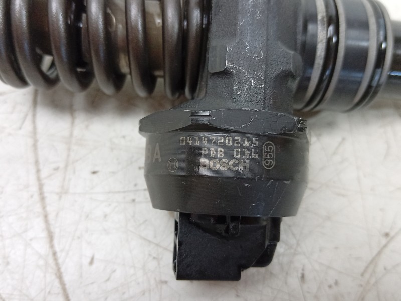 Recambio de inyector para audi a3 (8p1) 1.9 tdi referencia OEM IAM 0414720215 038130073AG 