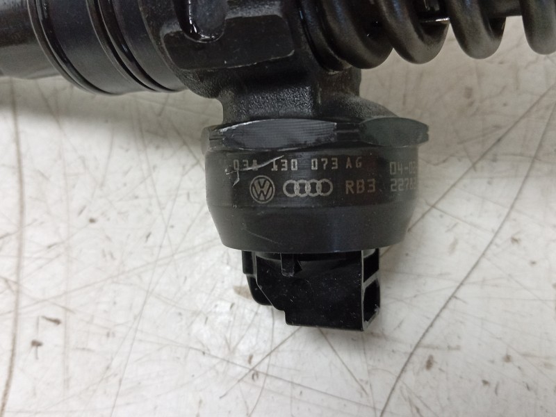 Recambio de inyector para audi a3 (8p1) 1.9 tdi referencia OEM IAM 0414720215 038130073AG 