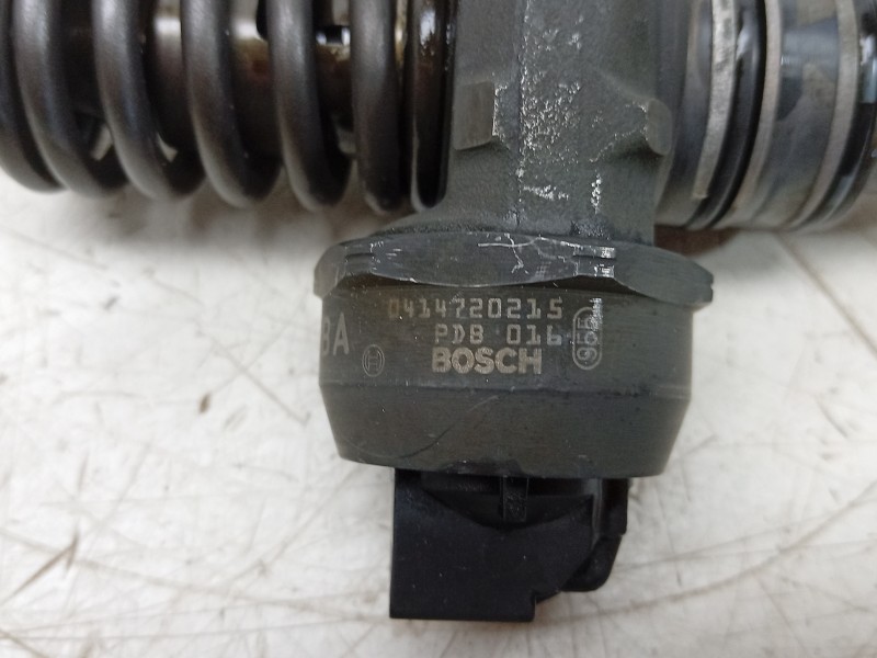 Recambio de inyector para audi a3 (8p1) 1.9 tdi referencia OEM IAM 0414720215 038130073AG 