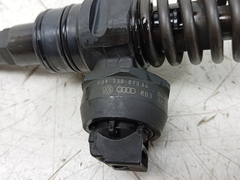 Recambio de inyector para audi a3 (8p1) 1.9 tdi referencia OEM IAM 0414720215 038130073AG 