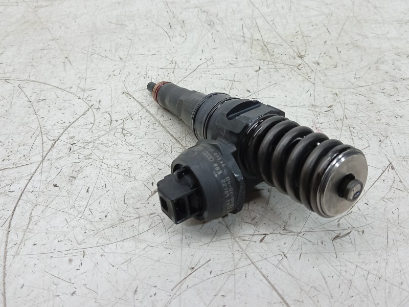 Recambio de inyector para audi a3 (8p1) 1.9 tdi referencia OEM IAM 0414720215 038130073AG 