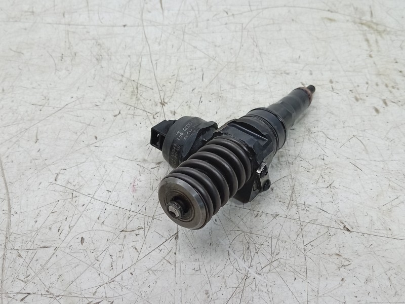 Recambio de inyector para audi a3 (8p1) 1.9 tdi referencia OEM IAM 0414720215 038130073AG 