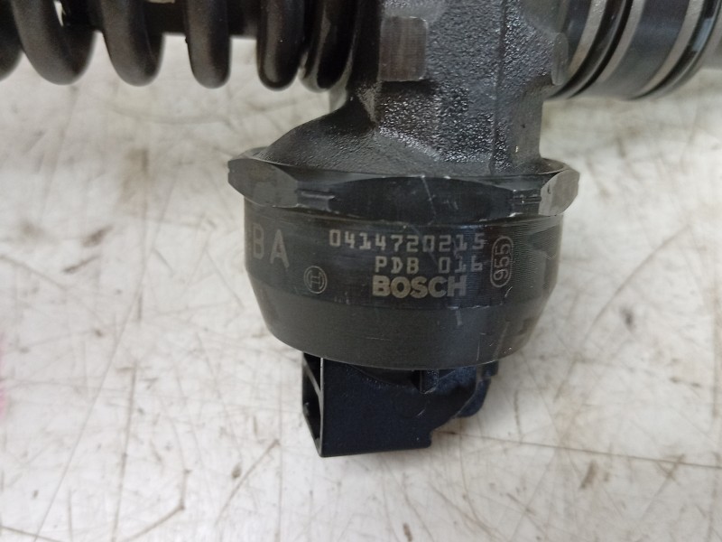 Recambio de inyector para audi a3 (8p1) 1.9 tdi referencia OEM IAM 0414720215 038130073AG 