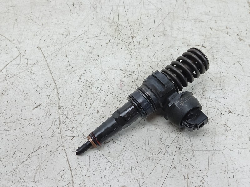Recambio de inyector para audi a3 (8p1) 1.9 tdi referencia OEM IAM 0414720215 038130073AG 