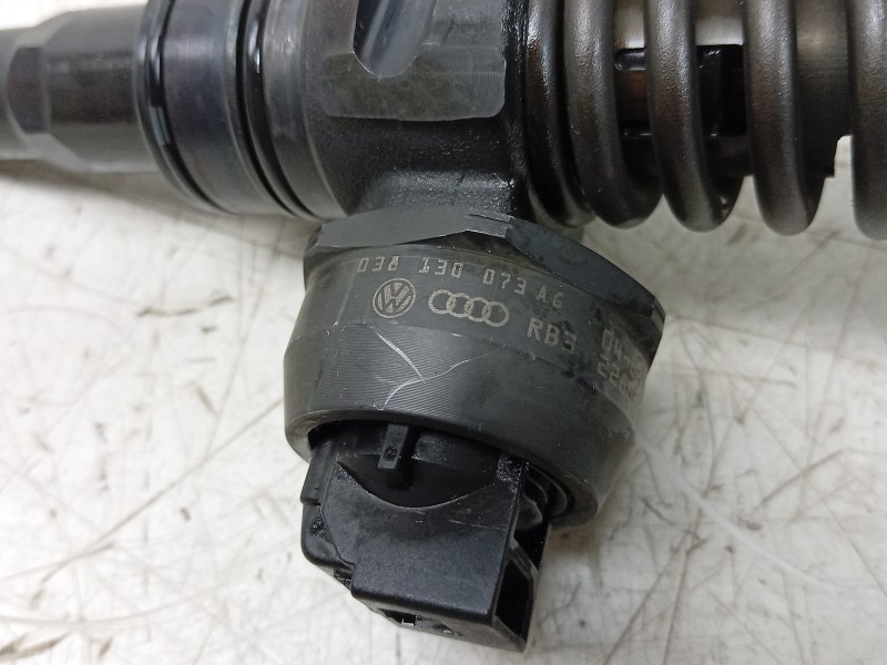 Recambio de inyector para audi a3 (8p1) 1.9 tdi referencia OEM IAM 0414720215 038130073AG 