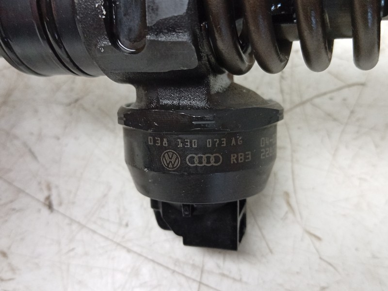 Recambio de inyector para audi a3 (8p1) 1.9 tdi referencia OEM IAM 0414720215 038130073AG 