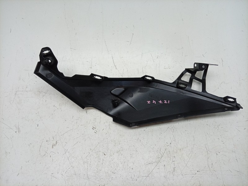Recambio de moldura para honda nt1100 referencia OEM IAM  83621MLFE80 