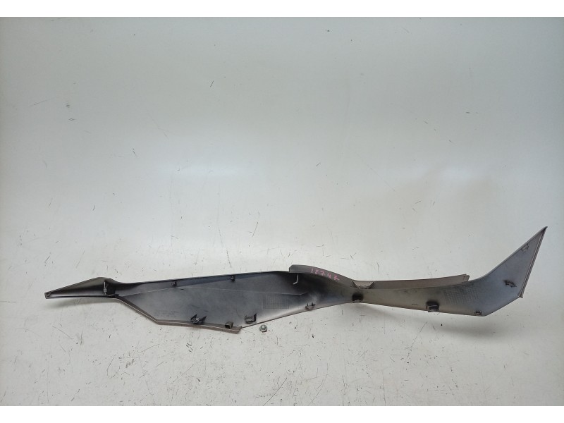 Recambio de molduras traseras para honda nt1100 referencia OEM IAM  83711MLFE800 