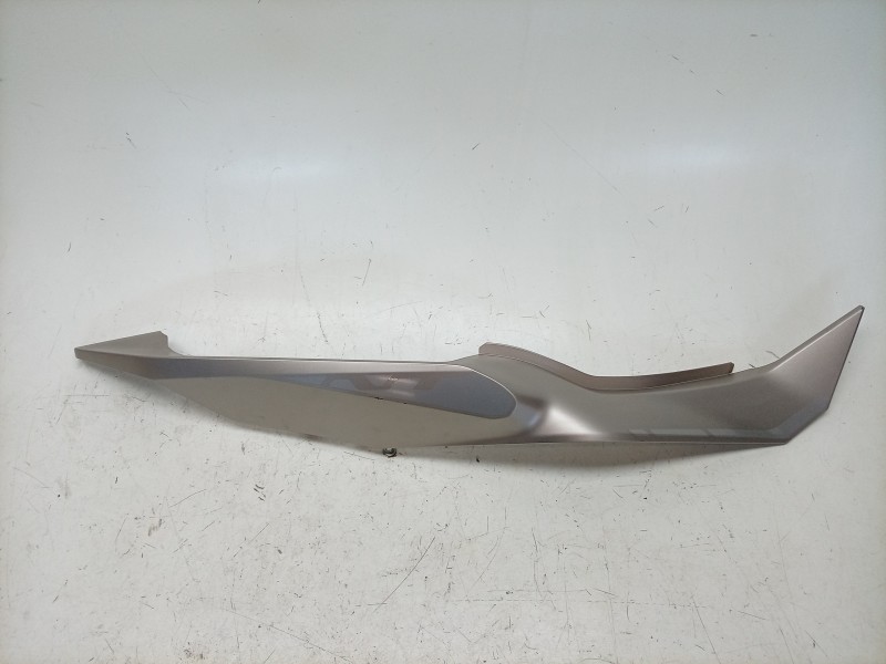 Recambio de molduras traseras para honda nt1100 referencia OEM IAM  83611MLFE800 