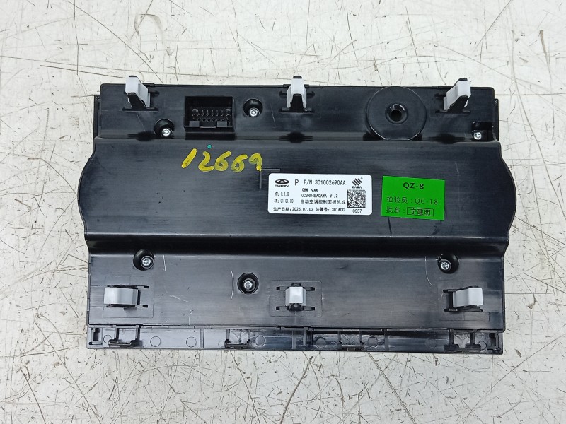 Recambio de mando climatizador para ebro s400 hybrid referencia OEM IAM  301002690AA 