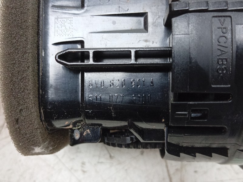 Recambio de rejilla aireadora para audi a3 sportback (8va) attraction referencia OEM IAM  8V0820901A 