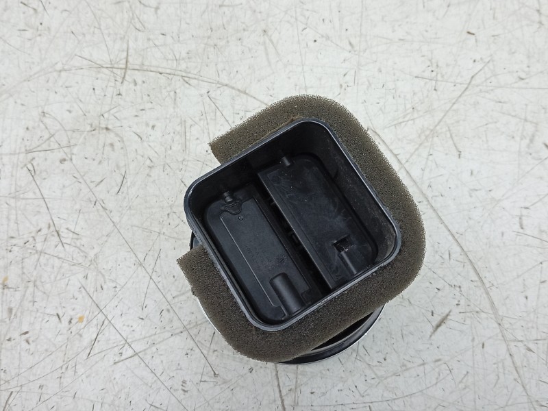 Recambio de rejilla aireadora para audi a3 sportback (8va) attraction referencia OEM IAM  8V0820901A 