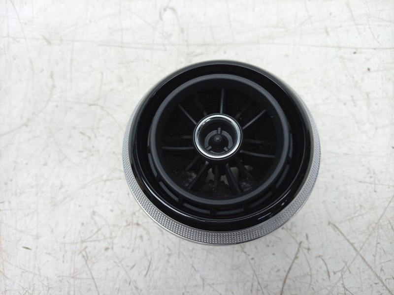 Recambio de rejilla aireadora para audi a3 sportback (8va) attraction referencia OEM IAM  8V0820901A 