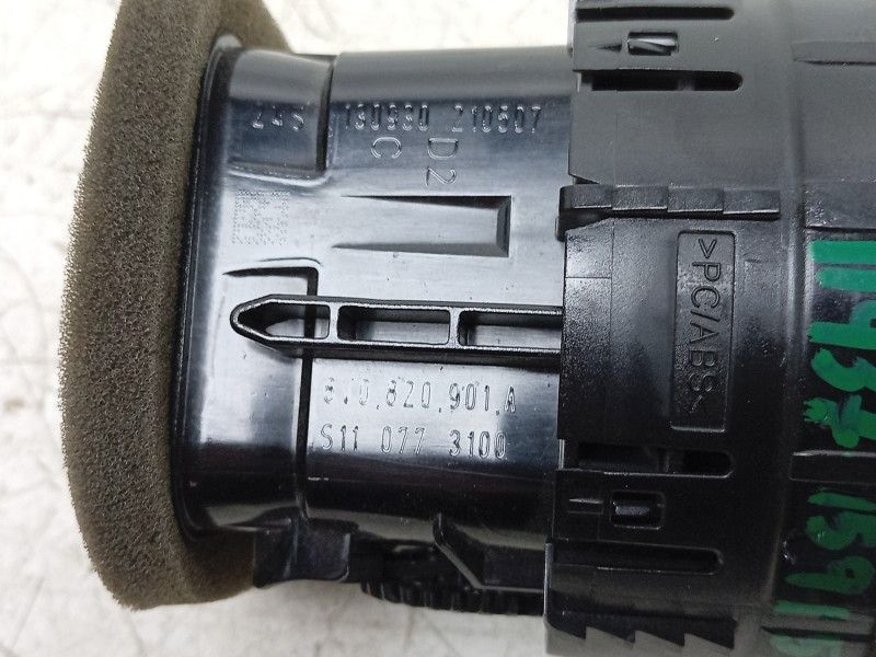 Recambio de rejilla aireadora para audi a3 sportback (8va) attraction referencia OEM IAM  8V0820901A 