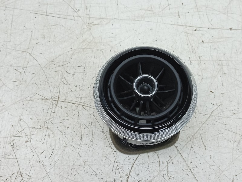 Recambio de rejilla aireadora para audi a3 sportback (8va) attraction referencia OEM IAM  8V0820901A 
