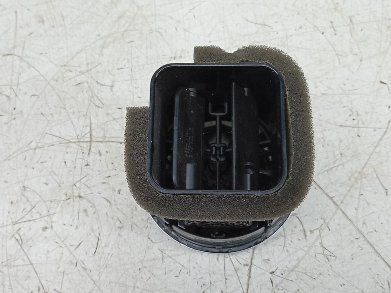 Recambio de rejilla aireadora para audi a3 sportback (8va) attraction referencia OEM IAM  8V0820901A 