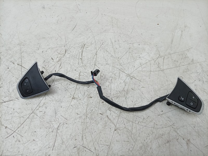 Recambio de mando volante para renault captur i (j5_, h5_) 0.9 tce 90 referencia OEM IAM  631561000A 