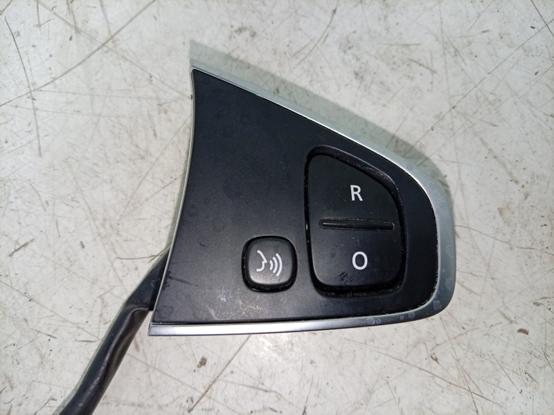Recambio de mando volante para renault captur i (j5_, h5_) 0.9 tce 90 referencia OEM IAM  631561000A 