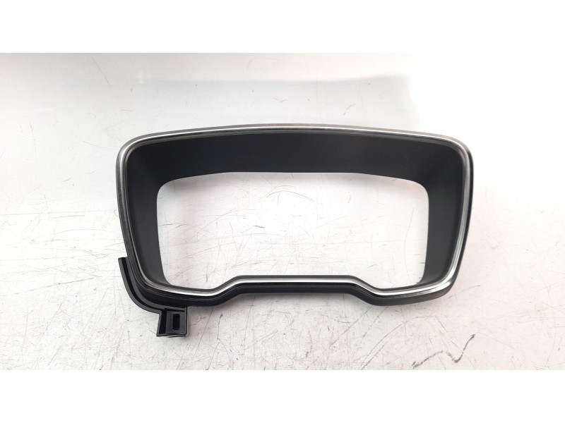 Recambio de moldura para toyota corolla (e21) referencia OEM IAM 5541102C10  