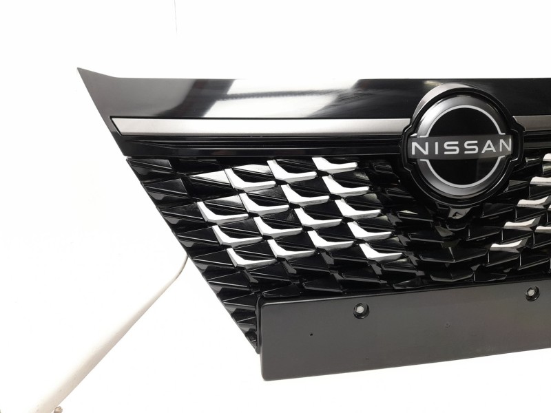 Recambio de rejilla delantera para nissan qashqai iii (j12) 1.5 vc-t referencia OEM IAM  62310HN10A 