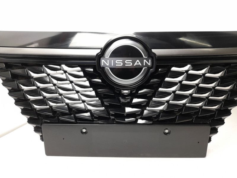 Recambio de rejilla delantera para nissan qashqai iii (j12) 1.5 vc-t referencia OEM IAM  62310HN10A 