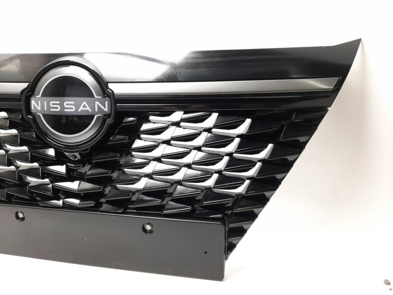 Recambio de rejilla delantera para nissan qashqai iii (j12) 1.5 vc-t referencia OEM IAM  62310HN10A 