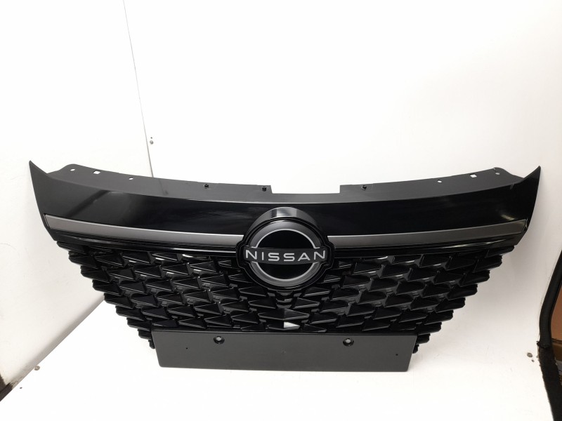 Recambio de rejilla delantera para nissan qashqai iii (j12) 1.5 vc-t referencia OEM IAM  62310HN10A 