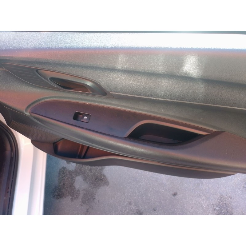 Recambio de mando elevalunas delantero derecho para hyundai i20 iii (bc3, bi3) 1.0 t-gdi referencia OEM IAM   