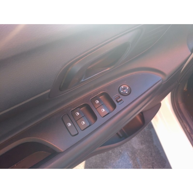 Recambio de mando elevalunas delantero izquierdo para hyundai i20 iii (bc3, bi3) 1.0 t-gdi referencia OEM IAM   