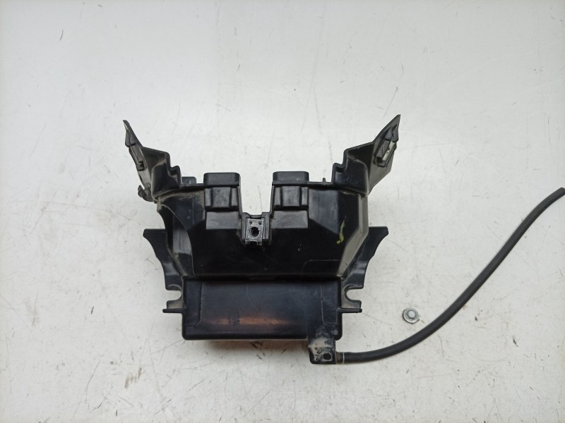 Recambio de moldura para honda pcx pcx 125 (jk05) referencia OEM IAM  81320K1ZJ101 