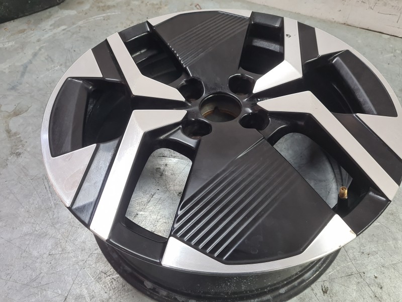 Recambio de llanta para peugeot 2008 allure hybrid 136 edcs6 referencia OEM IAM  98492690XK 
