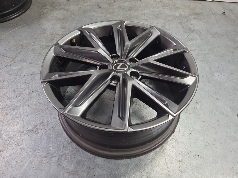 Recambio de llanta para lexus lbx referencia OEM IAM  4261152E00 