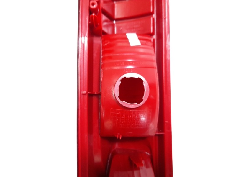 Recambio de piloto trasero derecho para renault trafic combi (ab 4.01) referencia OEM IAM  8200415251 103F19830770/16538636/3081