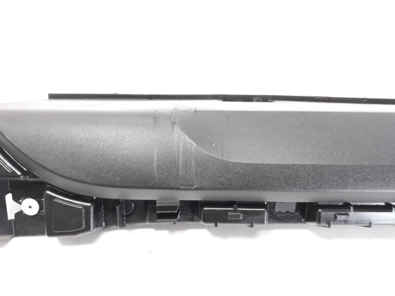 Recambio de estribos laterales para dacia duster ii essential referencia OEM IAM 768519302R  