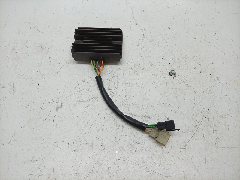 Recambio de regulador de corriente para guzzi nevada nevada 750 referencia OEM IAM  883878 