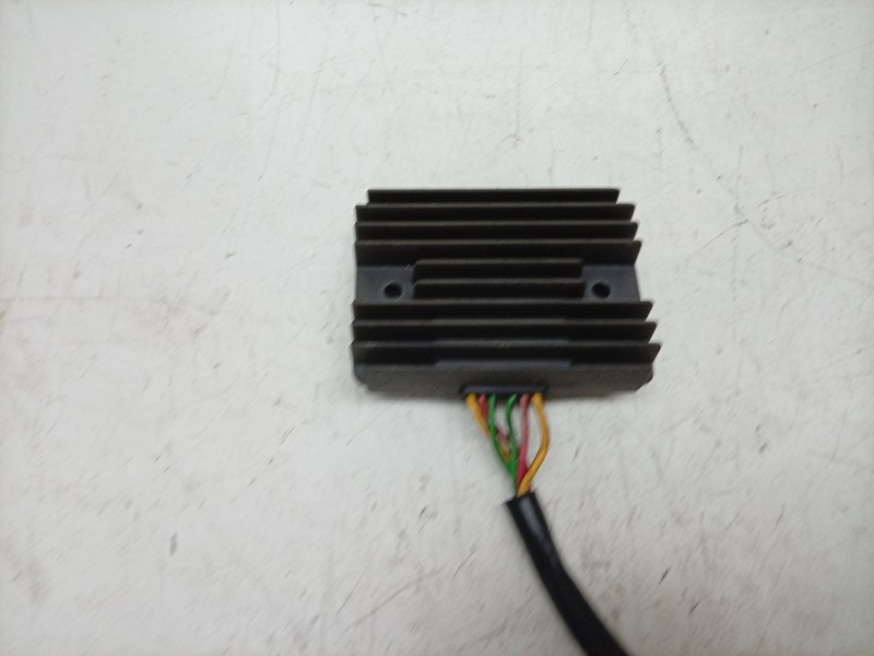 Recambio de regulador de corriente para guzzi nevada nevada 750 referencia OEM IAM  883878 