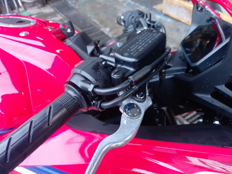 Recambio de piña luces derecha para honda cbr (601cc - ) cbr 650 r (rh07, rh01) referencia OEM IAM   