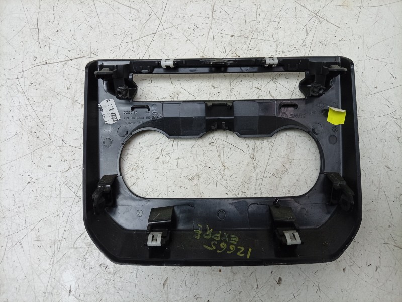 Recambio de moldura para renault express furgón/monospace 1.5 blue dci 75 (f6aa) referencia OEM IAM  682601021R 